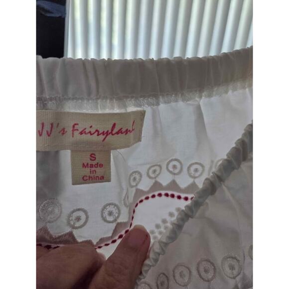 JJ’s Fairyland Embroidered Off-Shoulder Peasant Boho Top White Red Small NWOT - Picture 4 of 6